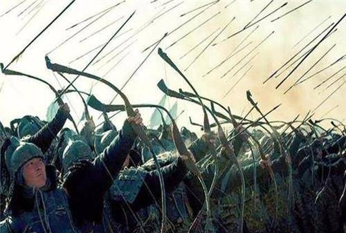 古代弓箭根本射不穿铠甲，为何战场上士兵还拼命放箭？真相很残酷